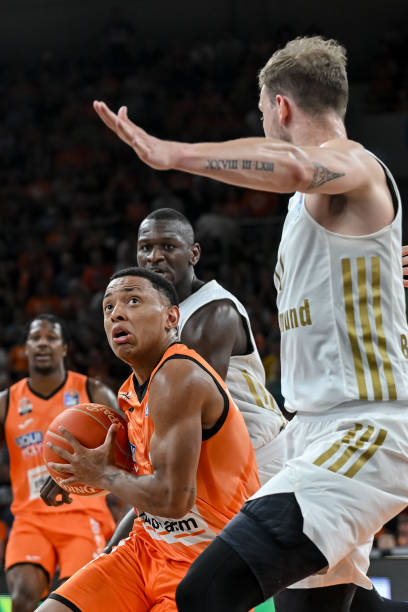 足球比赛中 足球比赛中