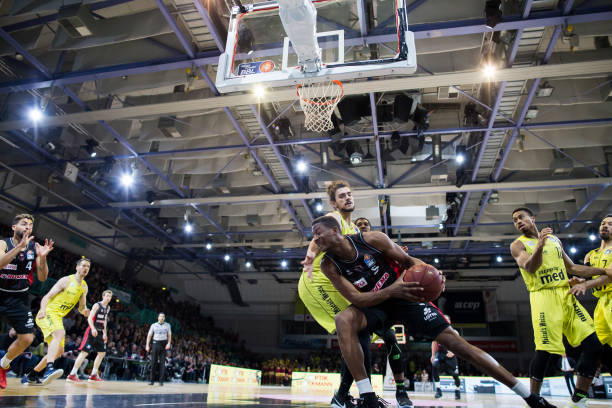 在对比两人 在对比两人